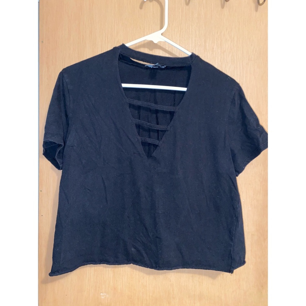 Black Low Cut Crop